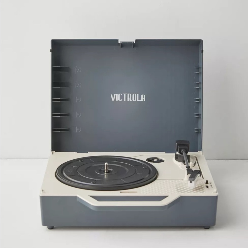 Victrola Re-Spin Bluetooth Suitcase Record Player - Picture 4 of 11